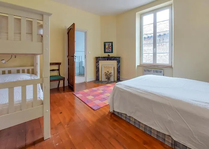 Сasa de vacaciones Awesome In Saint-simon With Wifi